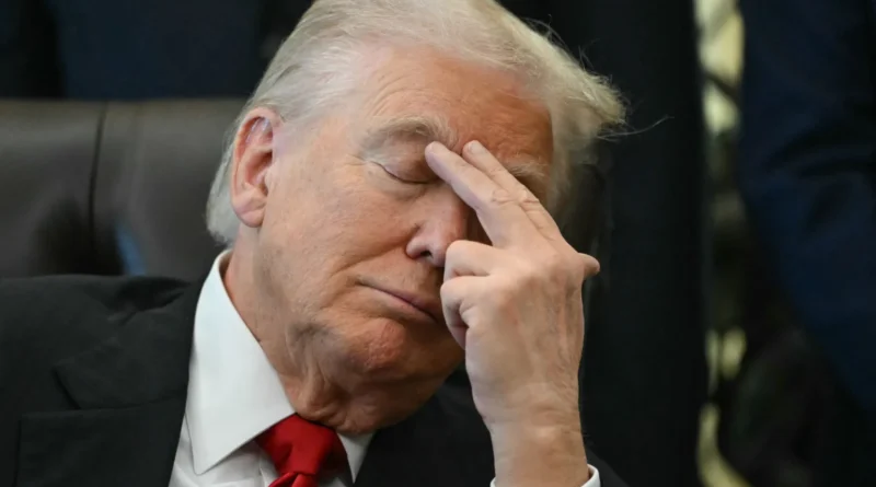 Trump implementa tarifa global de 10% em resposta à decisão da Suprema Corte sobre IEEPA