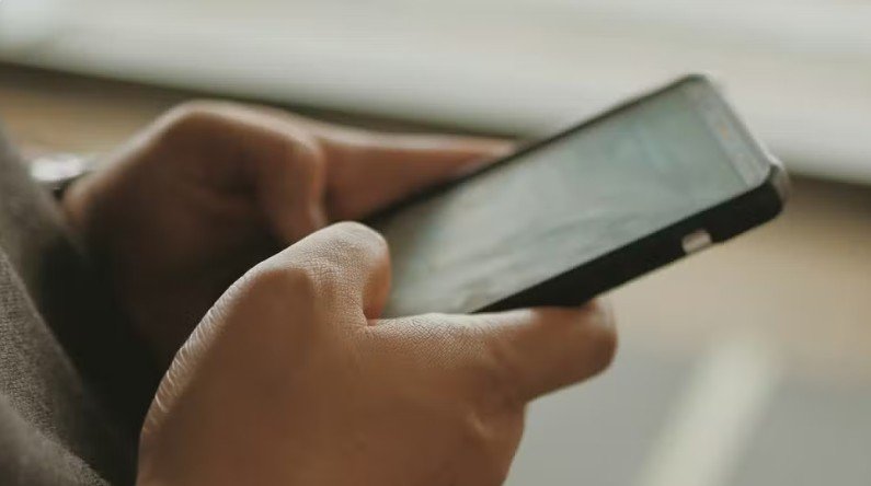 Venda de celulares deve registrar a maior queda da história em 2026 devido à crise da memória, aponta consultoria