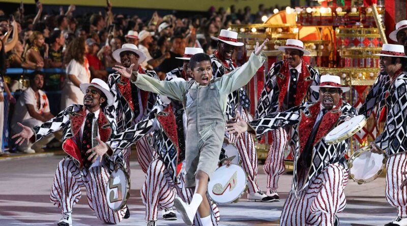 Viradouro obtém liminar para incluir mini Mestre Ciça no desfile