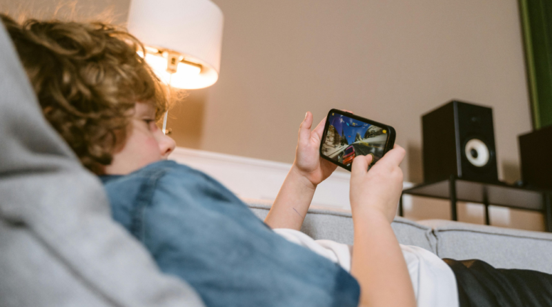 WhatsApp GB, jogos gratuitos e mods: os riscos de baixar aplicativos fora das lojas oficiais