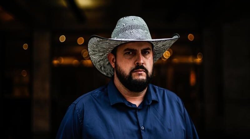 Zé Trovão busca impedir financiamento público para evento em homenagem a políticos