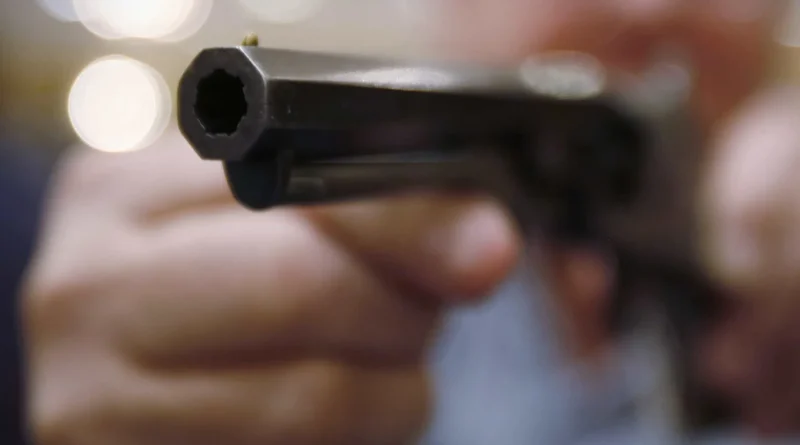 Agente do Serviço Secreto dos EUA se fere ao disparar arma acidentalmente na própria perna