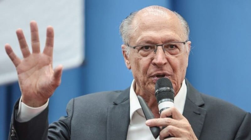 Alckmin anuncia saída do Ministério para concorrer nas eleições