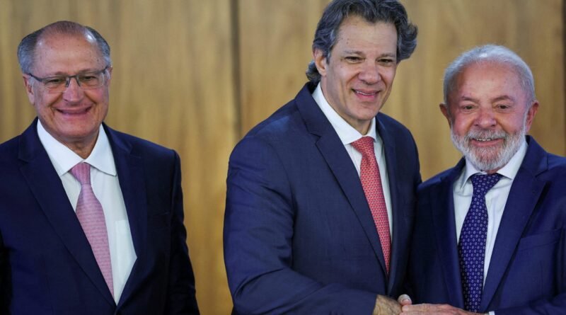 Alckmin e Haddad se destacam em pesquisas para o Senado por São Paulo segundo Datafolha