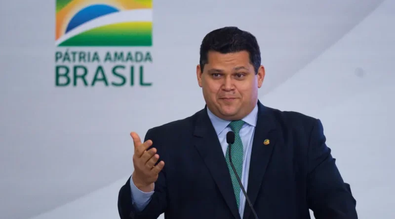 Alcolumbre afirma que Lula deve procurá-lo se quiser conversar