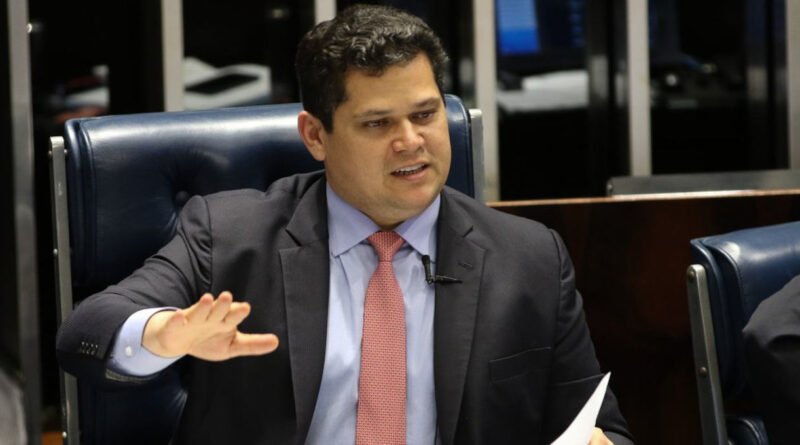 Alcolumbre rejeita solicitação de governistas e mantém sigilo de Lulinha quebrado