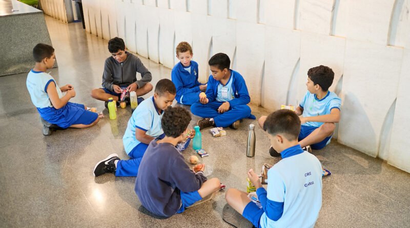 Alunos do Gama conhecem a obra de Sergio Camargo no centro da capital em atividade cultural