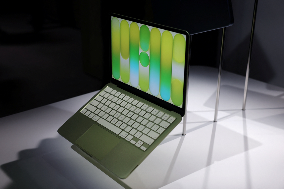 MacBook Neo exibido em evento da Apple em Nova York