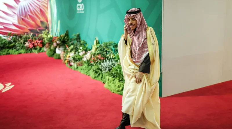 Arábia Saudita, aliada dos EUA, critica agressão israelense na Síria