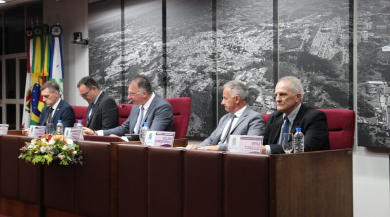 Aurora celebra 95 anos com homenagem que une associados e vereadores em Bento Gonçalves