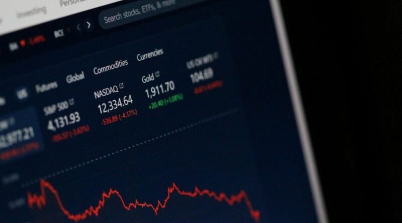 Bolsas asiáticas enfrentam forte queda devido à pressão no Estreito de Ormuz