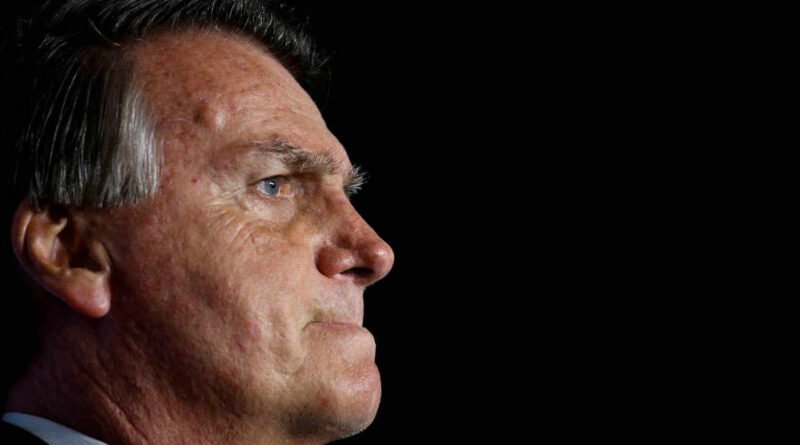 Bolsonaro é internado na UTI com broncopneumonia em estado grave, conforme médico