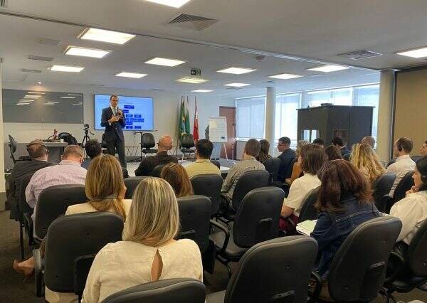 BRDE realiza capacitação sobre financiamento de infraestrutura pública com especialistas britânicos