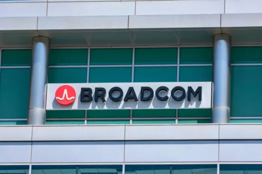 Broadcom espera receita superior às previsões devido à demanda por inteligência artificial