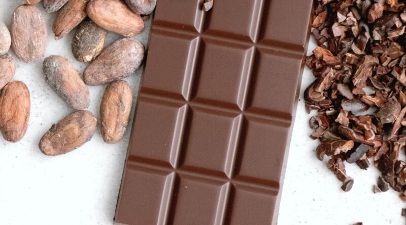 Cacau é afrodisíaco e previne doenças; descubra curiosidades sobre a fruta do chocolate