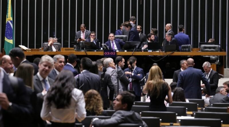 Câmara aprova inclusão de bolsistas de pós-graduação na Previdência Social