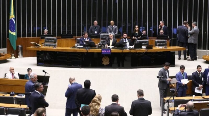 Câmara aprova projeto que facilita acesso à licença-paternidade