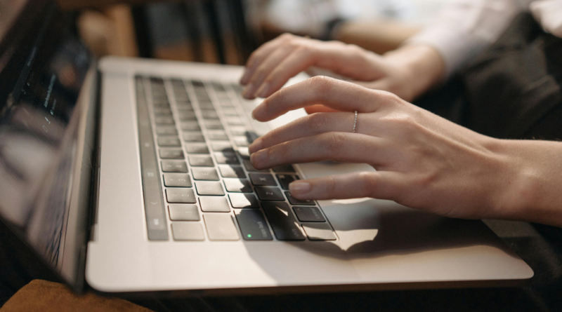 Câmara e microfone ativados sem autorização? Descubra como identificar se seu PC está sendo monitorado