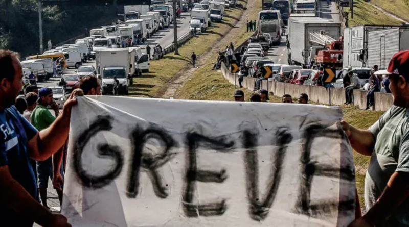 Caminhoneiros continuam em estado de greve e demonstram apoio à medida provisória do diesel