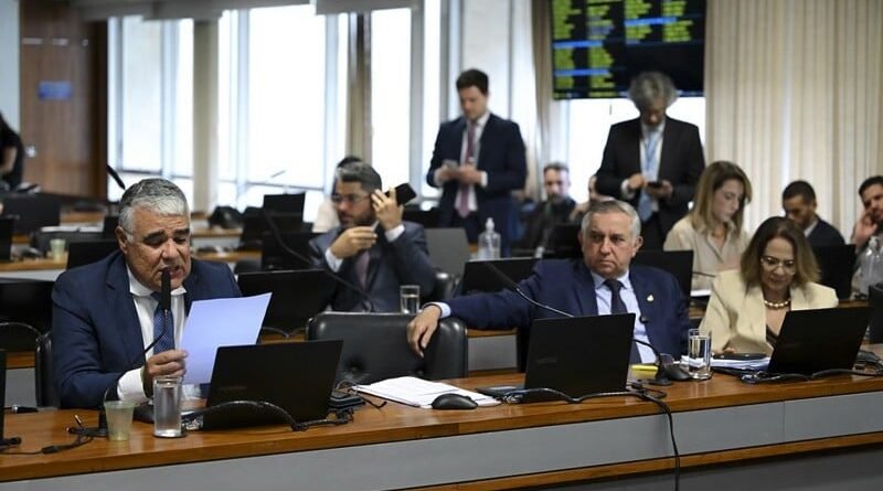 CCJ aprova projeto que proíbe transações de imóveis em dinheiro vivo