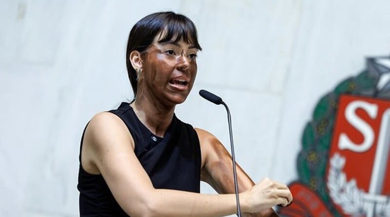 Deputada que se apresentou como branca na Alesp e parda no TSE após polêmica de "blackface"