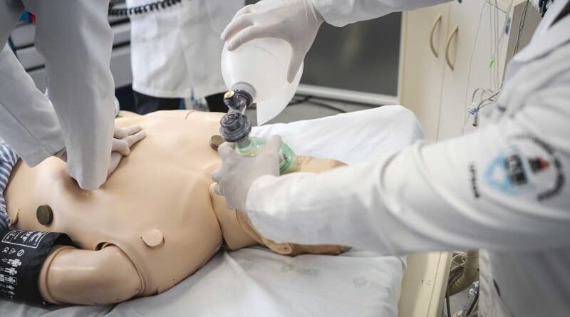 Deputado sugere suspensão de novos cursos de Medicina por cinco anos