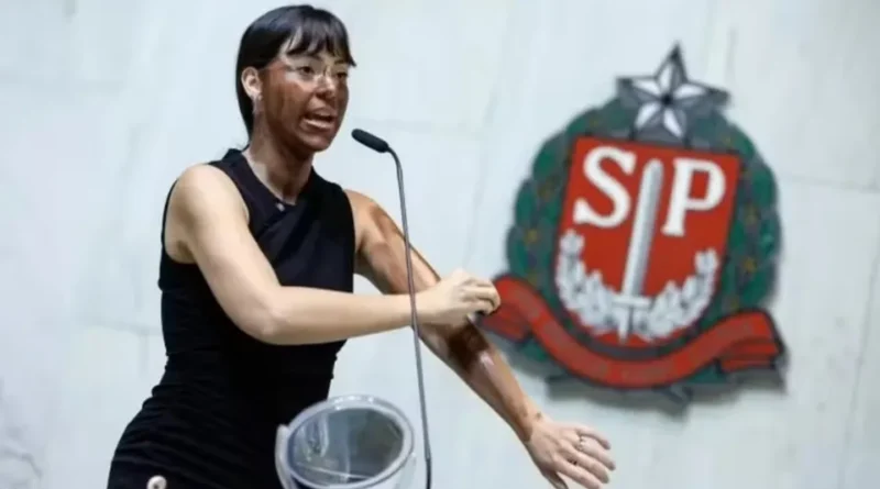 Deputados solicitam cassação de Fabiana Bolsonaro por blackface na Alesp