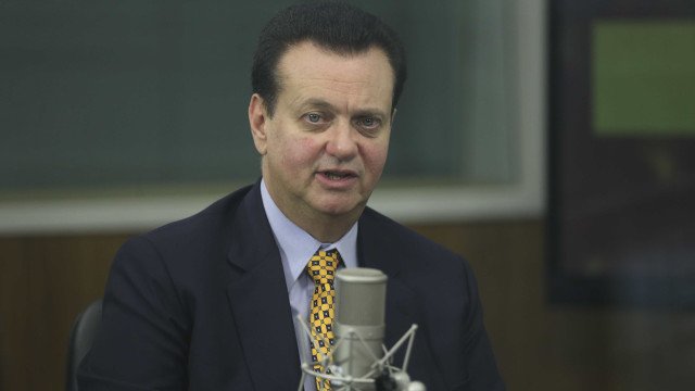 Dino denuncia a presença de atacadistas de emendas ao criticar deputados