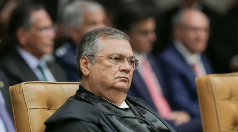 Dino mantém veto a saques em dinheiro e solicita ações do Banco Central