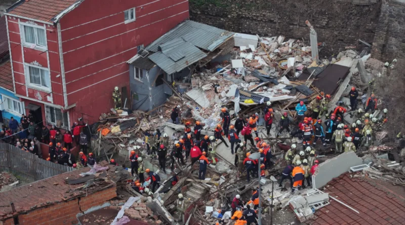 Dois edifícios desabam em Istambul após explosão de gás