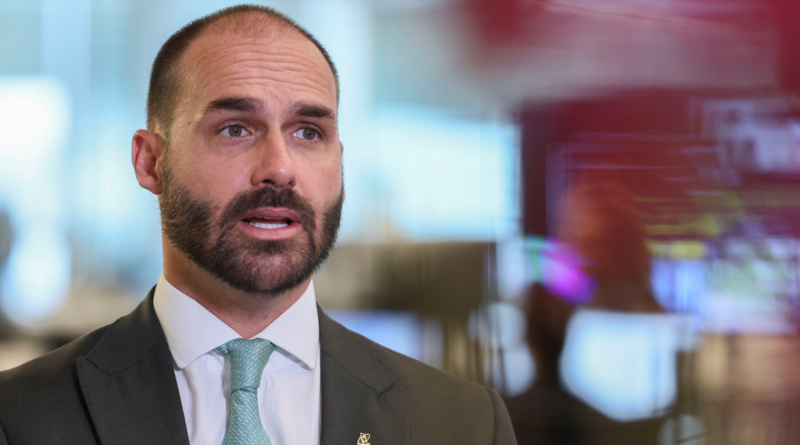 Eduardo Bolsonaro recebe prazo de 15 dias para se defender em processo da PF por abandono de cargo