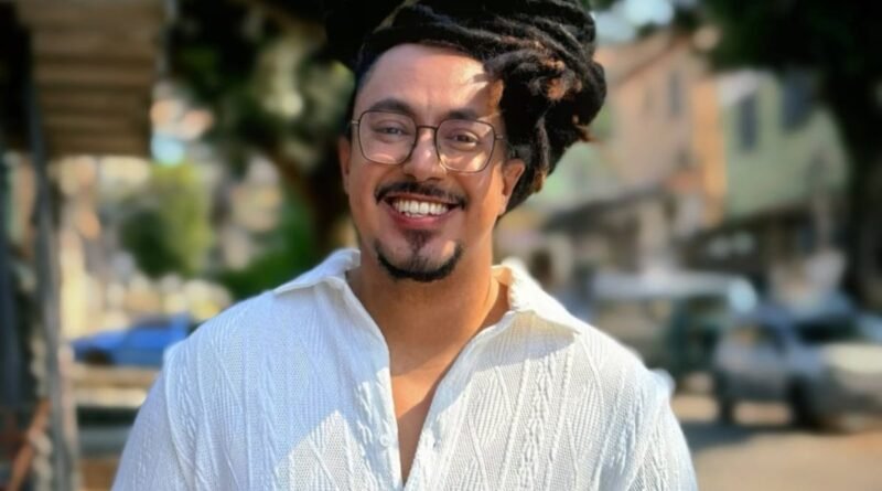 Educador critica ação policial em escola do Rio e afirma que juventude é perseguida por ousar ser jovem