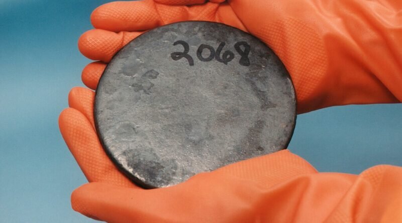 Estados Unidos reativam produção de urânio crítico após 20 anos com técnica metalúrgica antiga