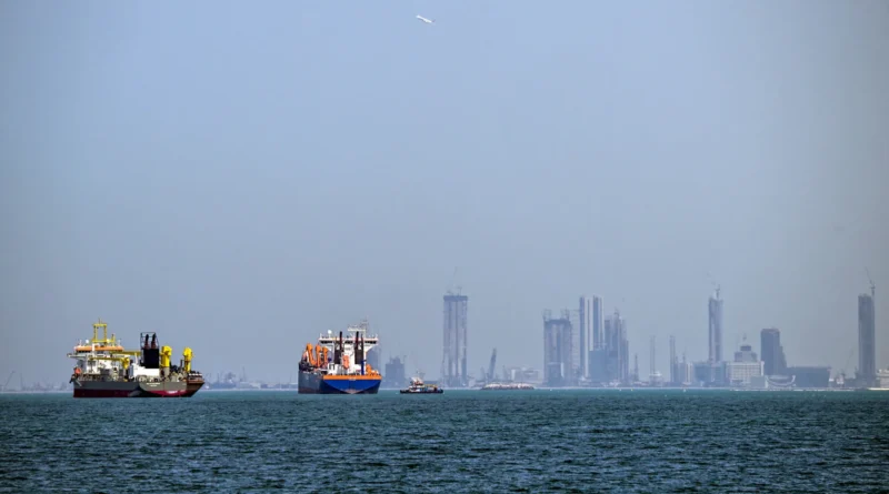 EUA emitem alerta sobre possíveis ataques a portos civis do Irã no Estreito de Hormuz