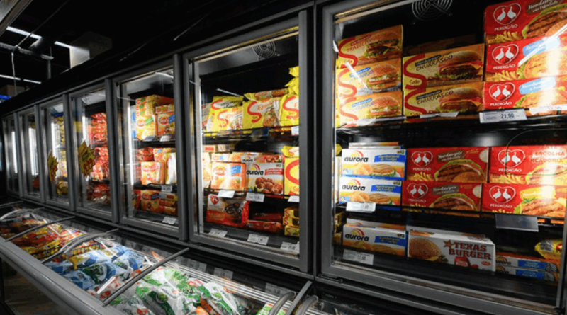 Excesso de ultraprocessados impacta fome e saciedade em jovens