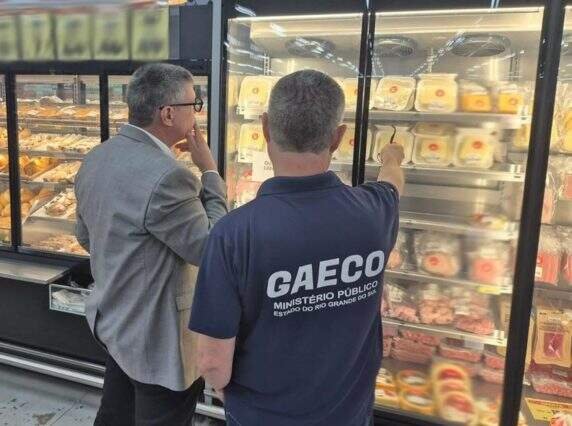 Fiscais da Serra Gaúcha apreendem 8 toneladas de alimentos impróprios para consumo, incluindo carne com nove anos de validade vencida