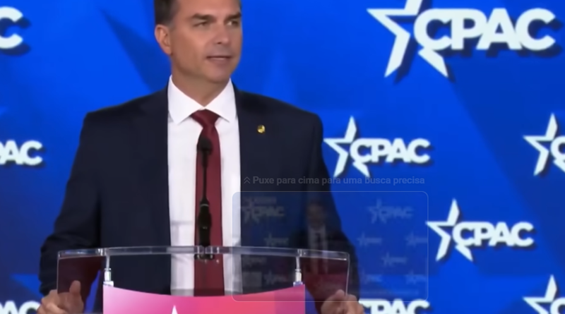 Flávio Bolsonaro solicita intervenção dos EUA nas eleições brasileiras durante a CPAC