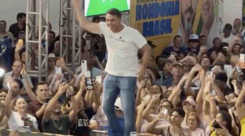 Flávio inicia primeiro giro de pré-campanha em RO com dança