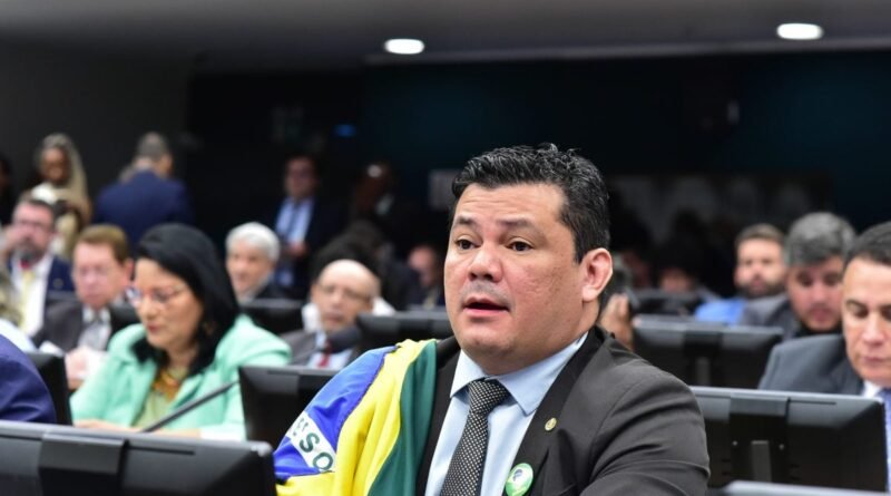 Gilvan da Federal se torna réu no STF por ofensas ao comandante do Exército