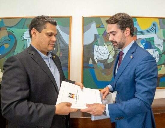 Governador gaúcho solicita avanço na votação de projeto de renegociação de dívidas do agronegócio em reunião com presidente do Senado