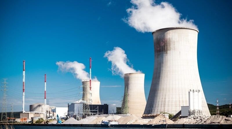 Governo federal cede à pressão do lobby nuclear