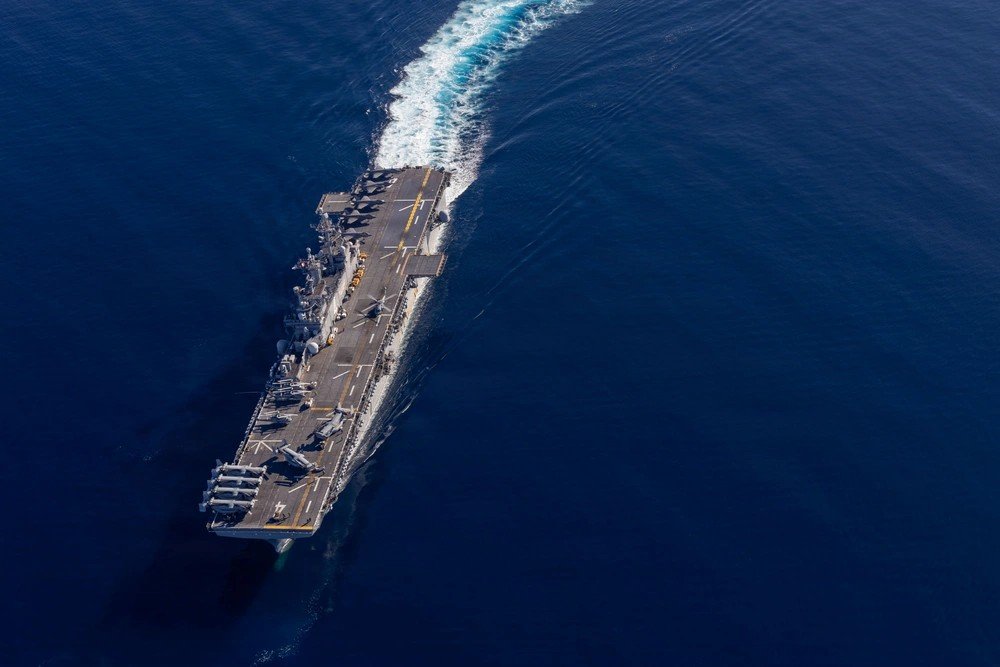 Navio de assalto anfíbio USS Boxer, da Marinha dos Estados Unidos.