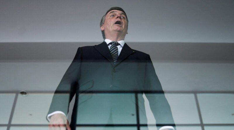 Histórico de internações e cirurgias de Jair Bolsonaro após atentado de 2018 é revelado