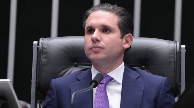 Hugo Motta atinge a marca de 50 projetos aprovados na área de segurança