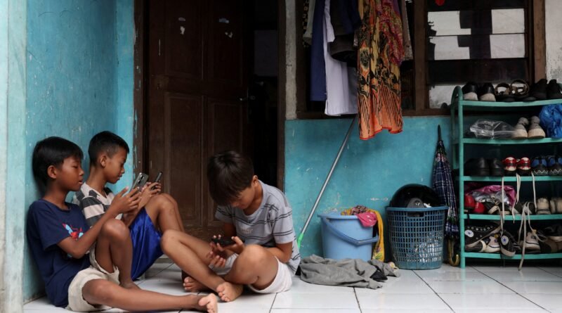 Indonésia implementa restrições em redes sociais para menores de idade a partir deste sábado, afetando quase 70 milhões de usuários