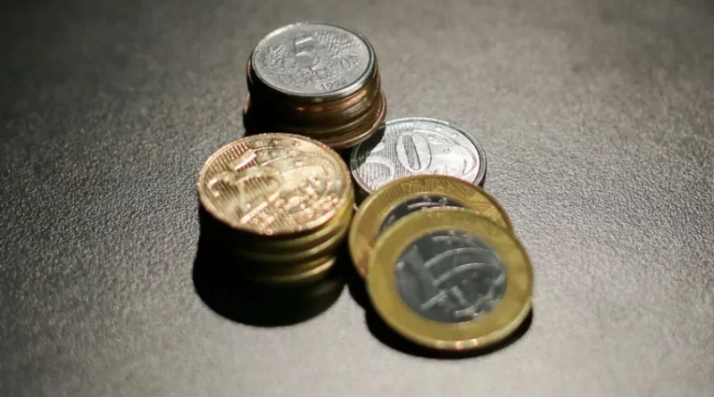 Inflação prévia registra desaceleração para 0,44% em março, segundo IBGE