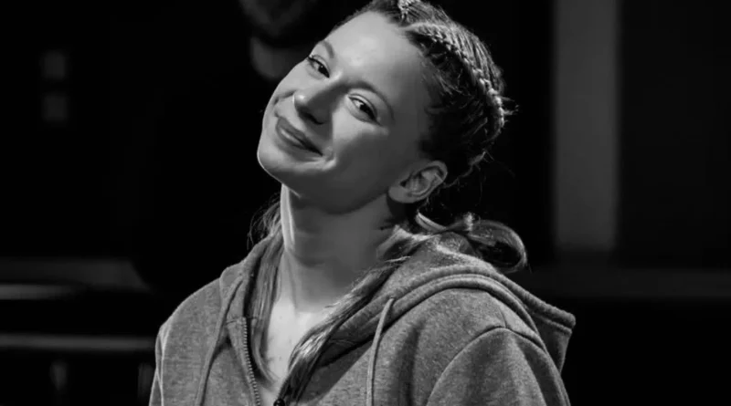 Influenciadora de 23 anos é morta em atropelamento por caminhão na Tailândia