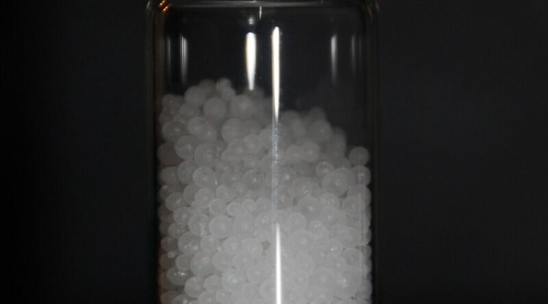 Irã destrói produção de ureia com mísseis, o que pode impactar a alimentação global