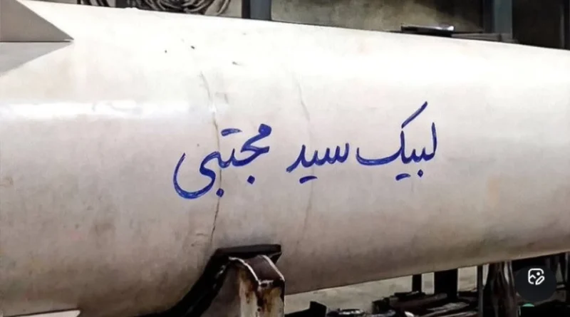 Irã lança míssil direcionado a Israel com mensagem ao novo líder supremo