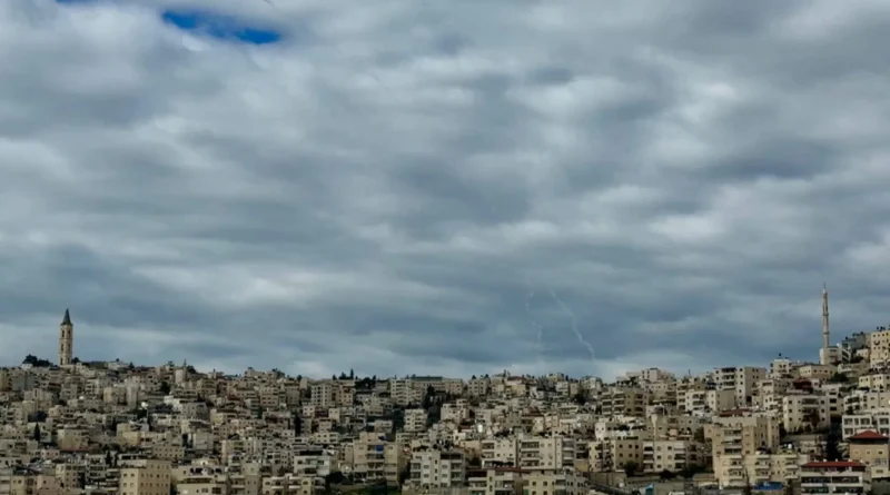 Irã responde com lançamento de mísseis contra Israel após ataque dos Estados Unidos